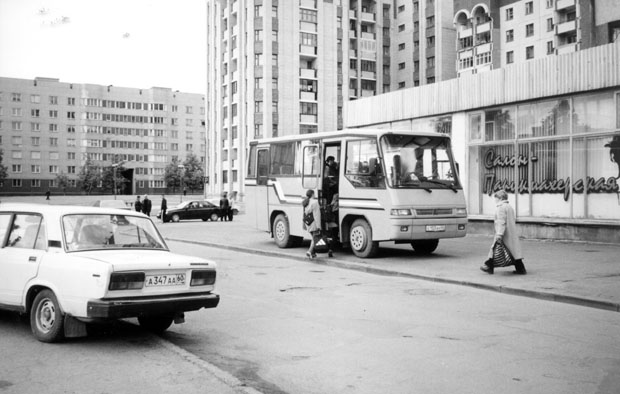 Использование инструмента "Кадрирование": а - исходное изображение