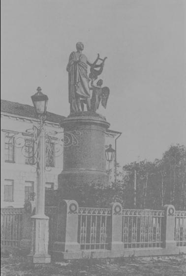 Фотография памятника М.В. Ломоносову