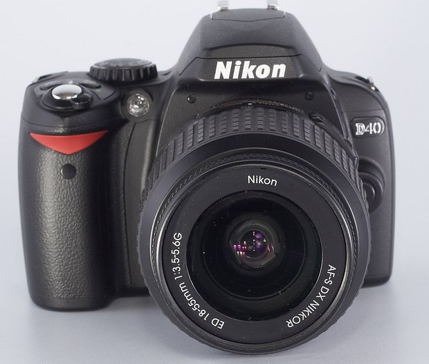 Прожектор на передней панели зеркальной камеры Nikon